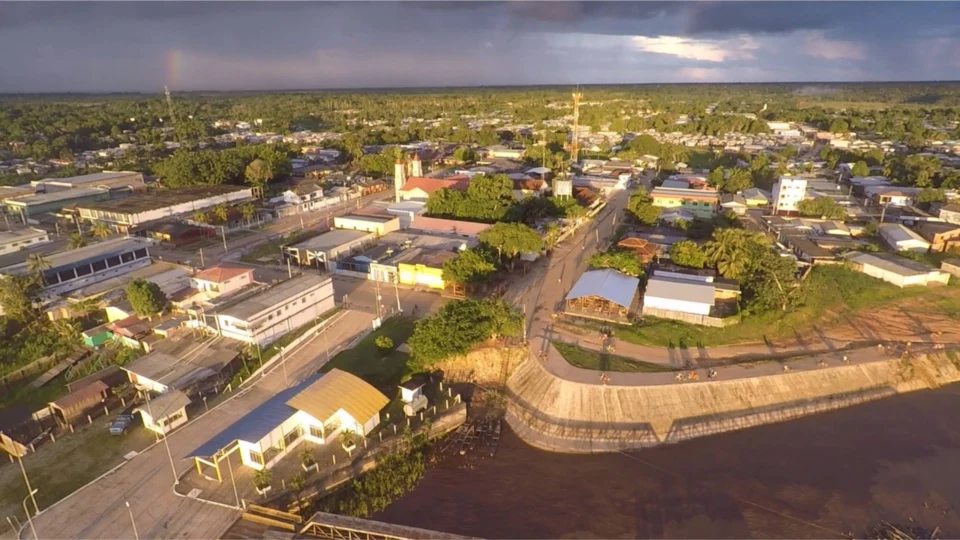 Eirunepé, no AM, pretende gastar R$ 2,9 milhões com materiais gráficos; 5 mil crachás integram lista