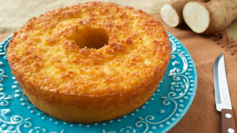 RECEITA FÁCIL: aprenda a fazer bolo de macaxeira simples