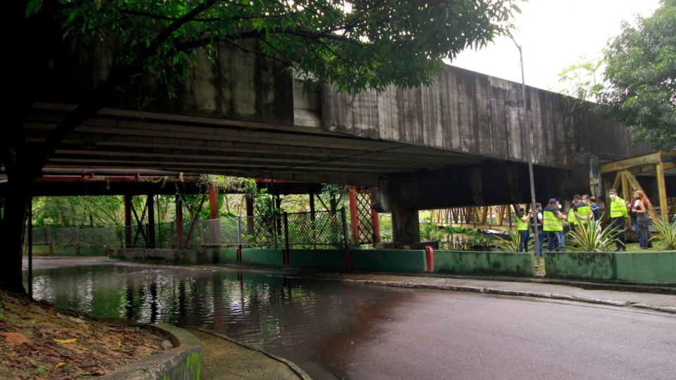 IMMU interdita retorno de alça do Parque dos Bilhares em Manaus