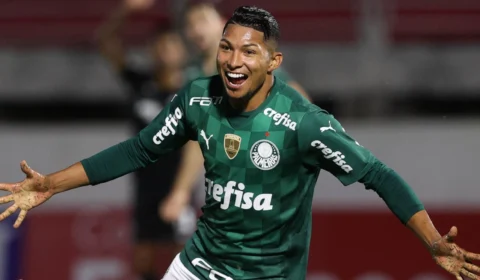 Com dois de Rony, Palmeiras atropela Botafogo por 4 a 0 e reassume ponta do Campeonato Brasileiro