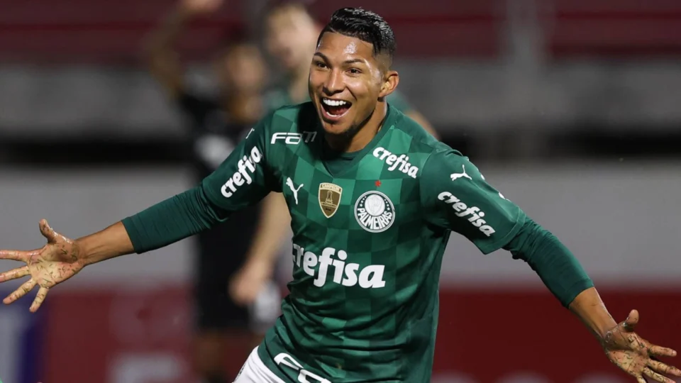 Com dois de Rony, Palmeiras atropela Botafogo por 4 a 0 e reassume ponta do Campeonato Brasileiro