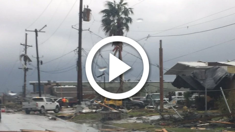 VÍDEO: tornado faz caminhonete rodopiar, no Texas, e mata uma pessoa no Nova Orleans, nos EUA