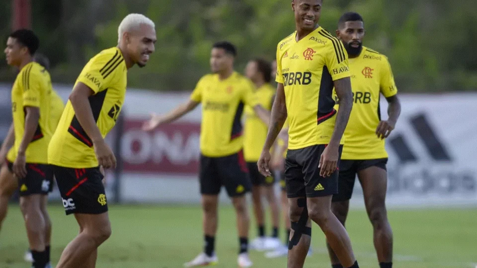 Flamengo deve ter Bruno Henrique e Matheuzinho contra Universidad Católica pela Libertadores da América
