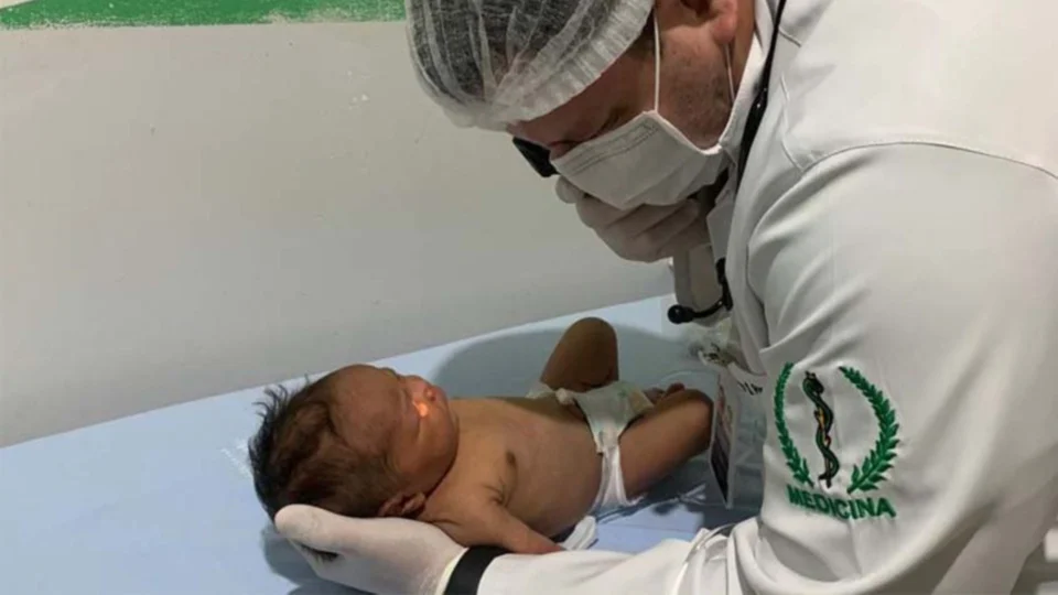 Lei determina que maternidades deverão realizar Teste do Olhinho em recém-nascidos no AM