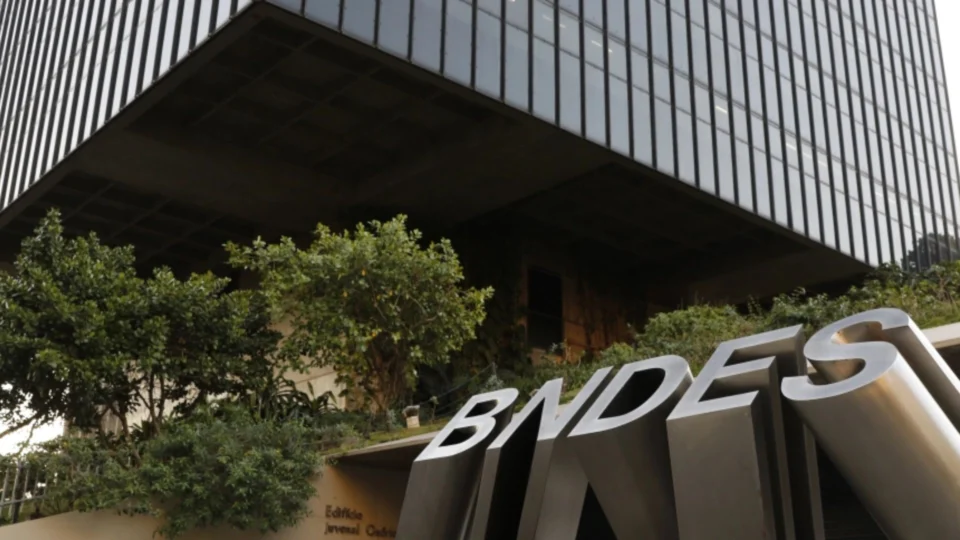 Programa emergencial de crédito para MEI, micro, pequenas e médias empresas é reaberto pelo BNDES