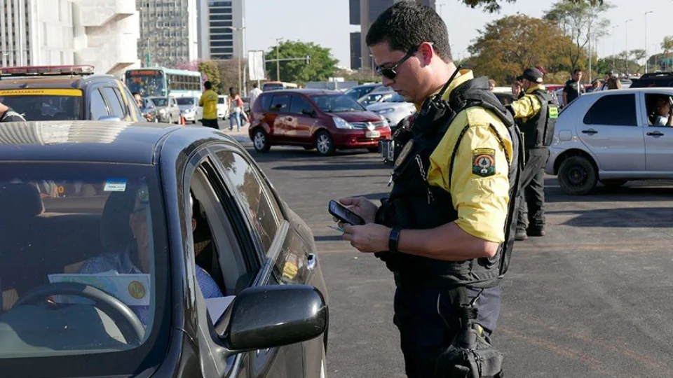 Projeto aumenta multa para quem estaciona em vaga de deficiente ou idoso