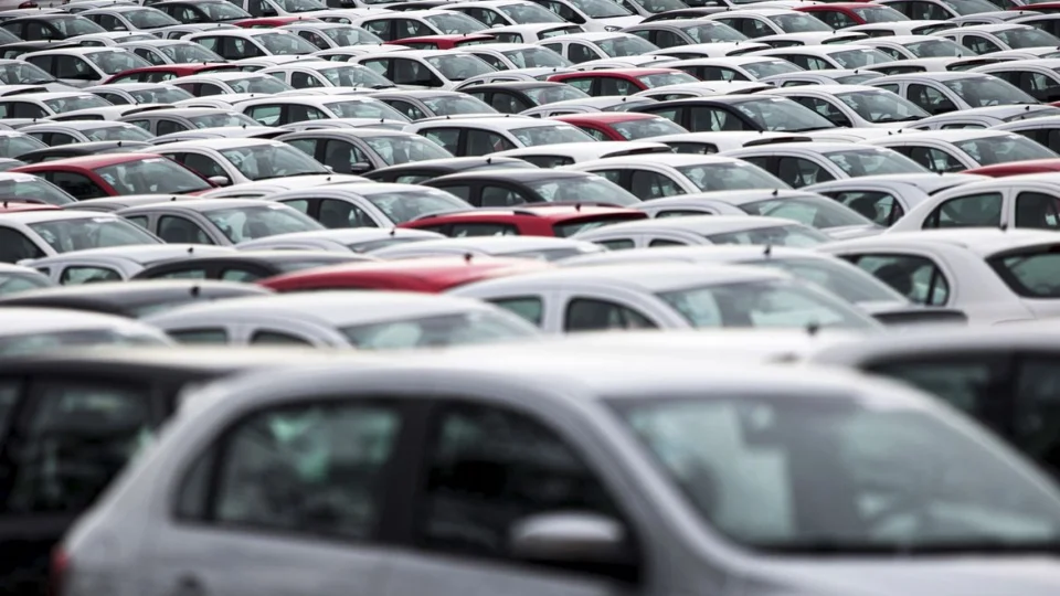 Vendas de veículos em julho de 2022 comparadas a julho de 2021 sobem 3,7%, diz Fenabrave