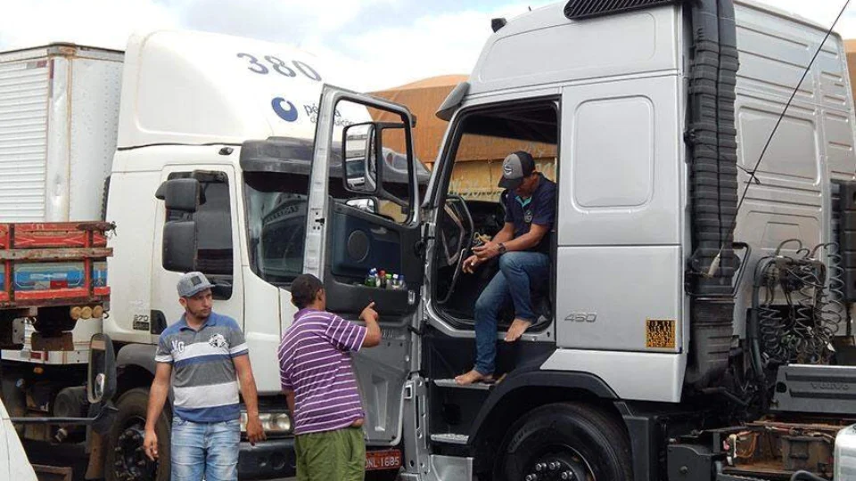 Senado discute projeto sobre limite do comprimento de caminhão articulado