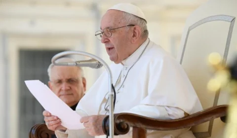 Papa Francisco pede desculpas por cancelar viagem à África