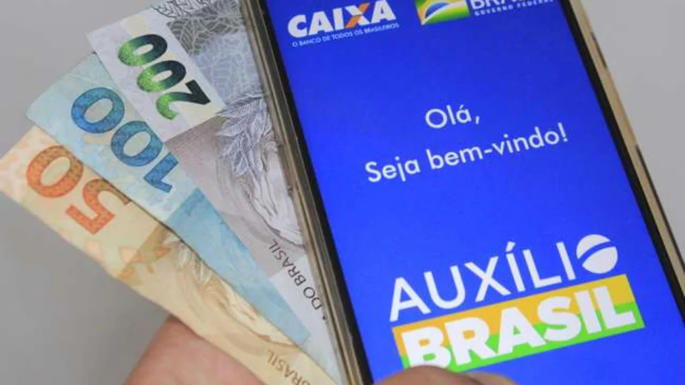 Auxílio Brasil: Caixa paga beneficiários com NIS final 4 nesta segunda-feira