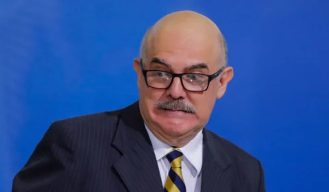 Bolsonaro decide tirar Milton Ribeiro do Ministério da Educação