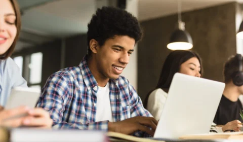 Sesc AM abre vagas gratuitas para turmas do EAD EJA