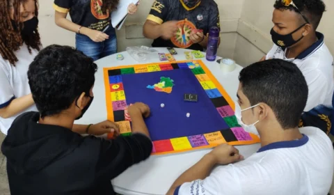 Alunos amazonense criam jogos de tabuleiro para aulas de Geografia