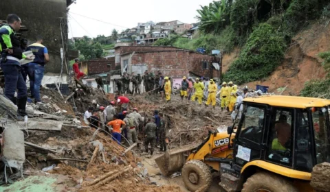Sobe para 93 número de mortos pelas chuvas no Grande Recife