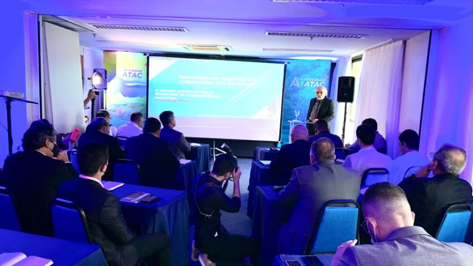 Falta de segurança e ataques piratas no transporte de combustíveis no AM são temas de evento, em Manaus