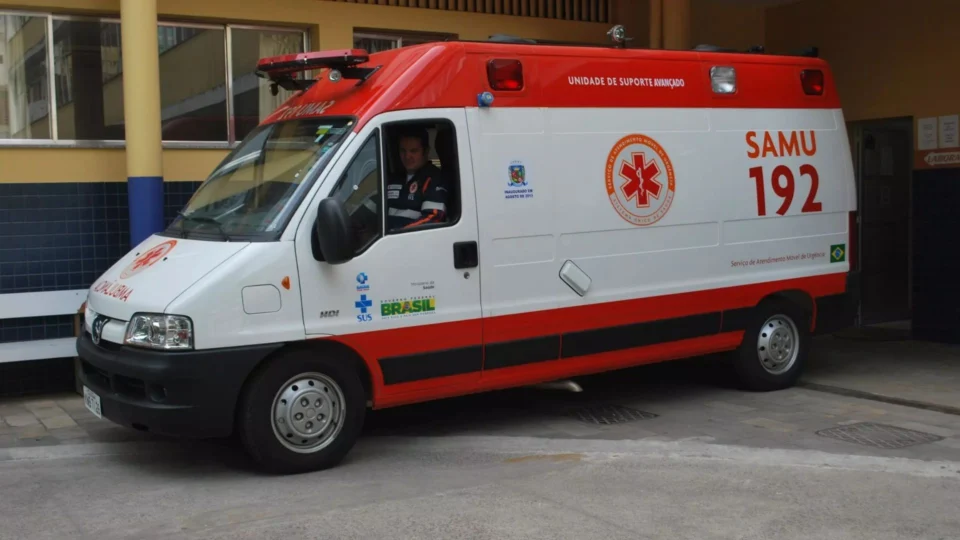 Jovem é surpreendido por homens armados e leva tiro na cabeça em Manaus