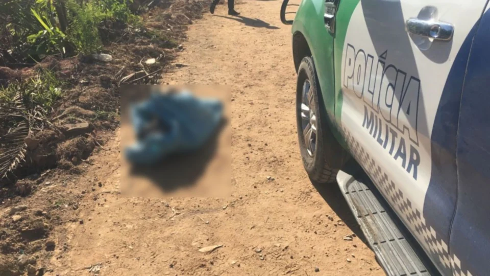Corpo de homem é encontrado enrolado em lona no Cidade de Deus, em Manaus