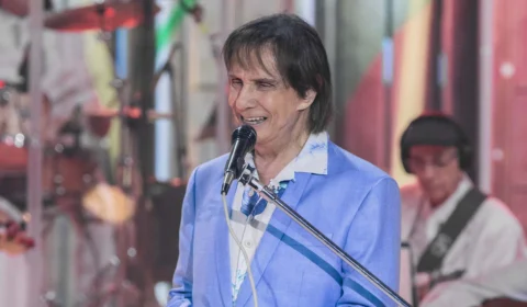 Roberto Carlos testa positivo para Covid-19 e adia show no Rio de Janeiro