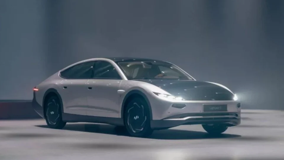 Lightyear deve lançar carro movido a energia solar com autonomia de meses