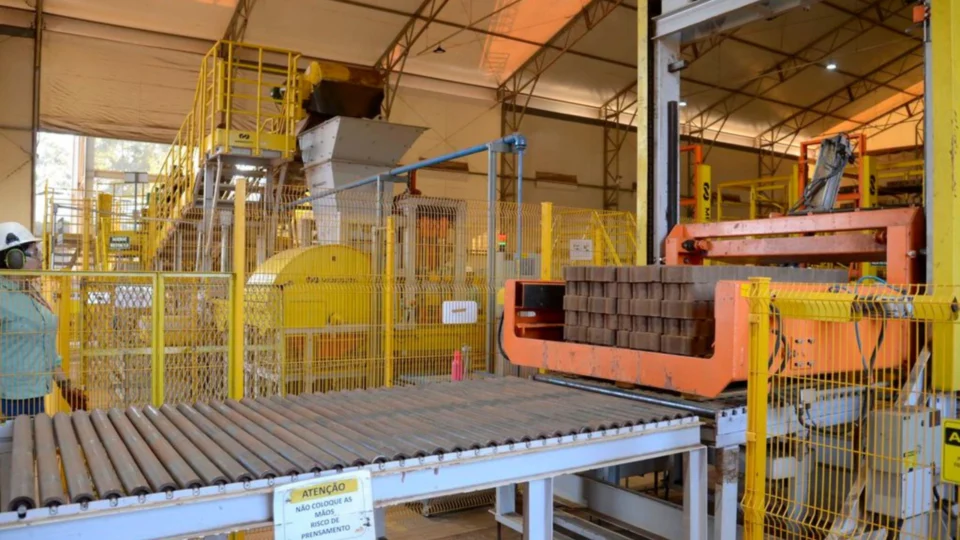 Produção industrial no Brasil sobe 0,6% em julho, aponta IBGE