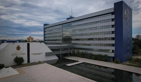 Deputados do AM emitem nota de repúdio sobre violência praticada contra parlamentar em ação de campanha