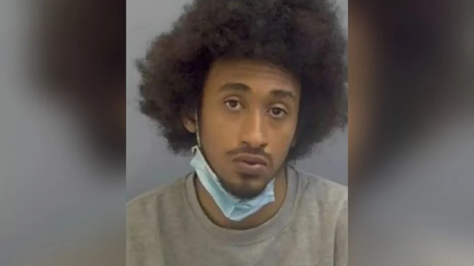 Homem é preso no Reino Unido após desafiar polícia em postagem na rede social: ‘prenda-me se for capaz’