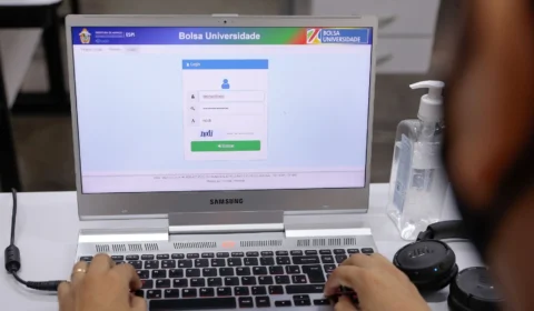 Programa oferta 61 mil bolsas de idiomas e pós-graduação para famílias de baixa renda