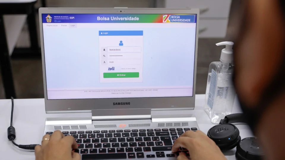 Programa oferta 61 mil bolsas de idiomas e pós-graduação para famílias de baixa renda