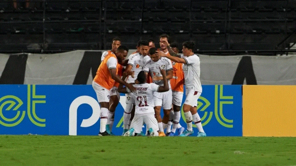 Fluminense vence Botafogo por 1 a 0 e abre vantagem na semifinal do Campeonato Carioca