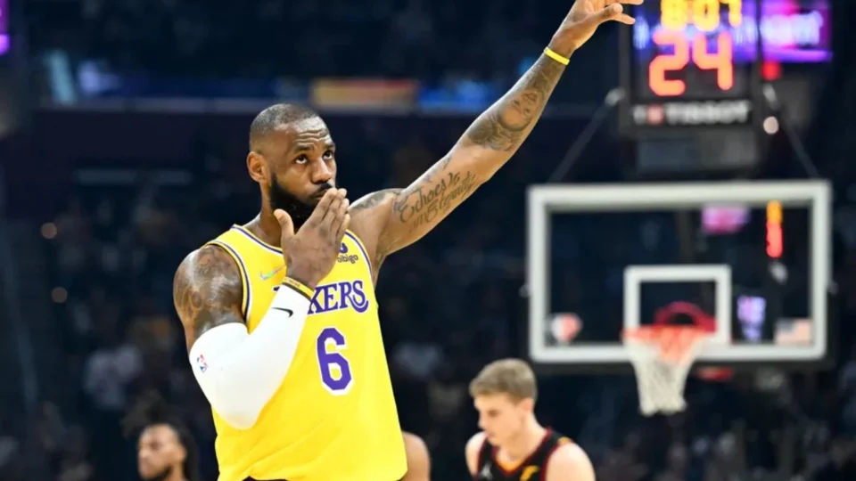 LeBron James se torna jogador mais valioso da história da NBA