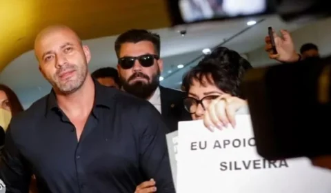 Em evento, Silveira volta a ‘atacar’ STF e diz que retirou tornozeleira: ‘Eu fui indultado pela graça’