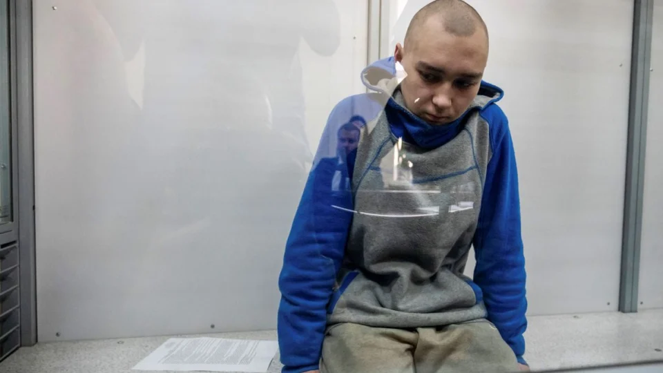 Soldado russo que matou civil na Ucrânia se declara arrependido no tribunal