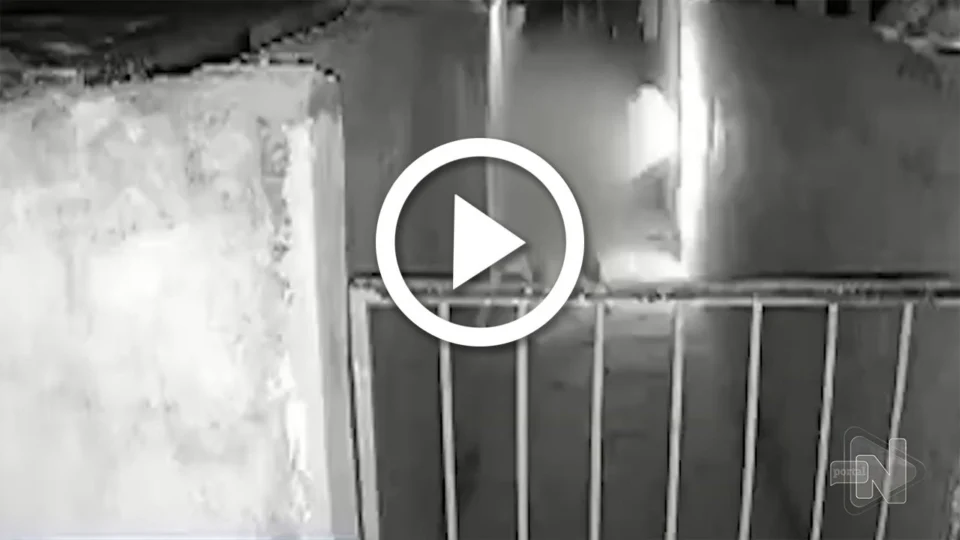 VÍDEO: homem ateia fogo na namorada após ela tentar impedi-lo de sair para beber, em Goiânia