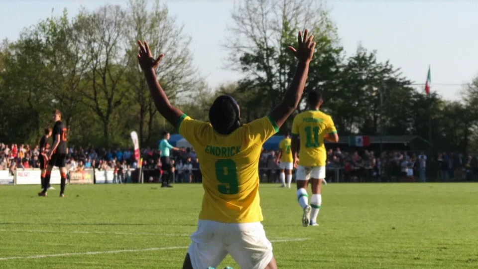 Endrick de 15 anos marca duas vezes para seleção brasileira sub-17 em torneio na França