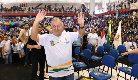 Ex-craque do Flamengo Zico faz abertura de torneio que leva seu nome para revelar talentos no futebol manauara