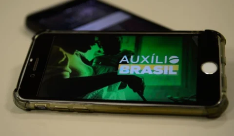 Pagamento de Auxílio Brasil a beneficiários com NIS final 4 é realizado nesta sexta-feira