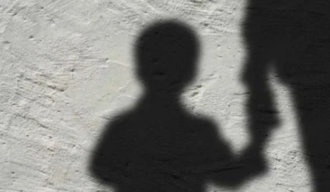 Menino de 2 anos que nasceu com dois pênis passa por cirurgia para retirar um dos órgãos em São Paulo