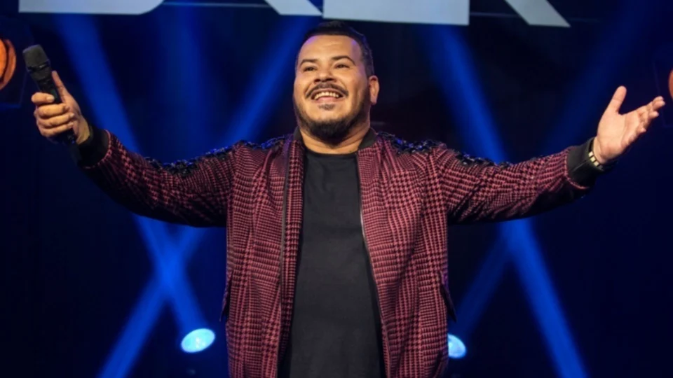 Vocalista do Boka Loka sofre infarto em Paris, e show em Manaus é cancelado