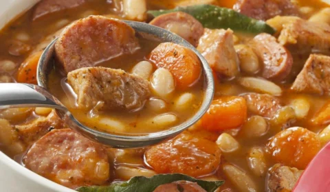RECEITA FÁCIL: aprenda a fazer cassoulet de feijão branco com linguiça