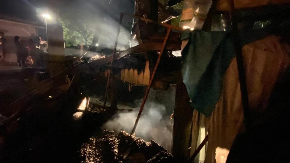 Incêndio atinge casas no bairro da Paz e deixa famílias desabrigadas em Manaus