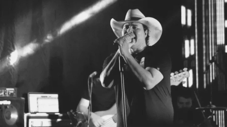 Cantor Aleksandro, da dupla sertaneja com Conrado, morre aos 34 anos