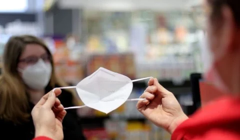 Manaus mantém uso de máscaras em locais fechados