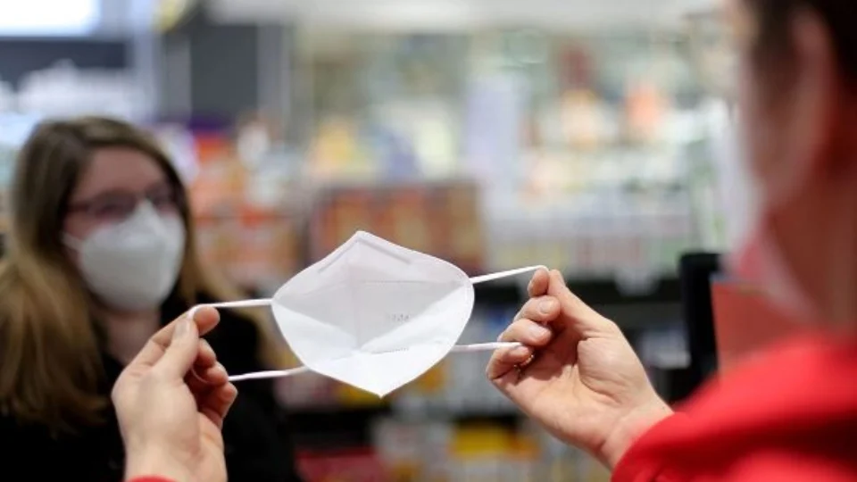 Manaus mantém uso de máscaras em locais fechados