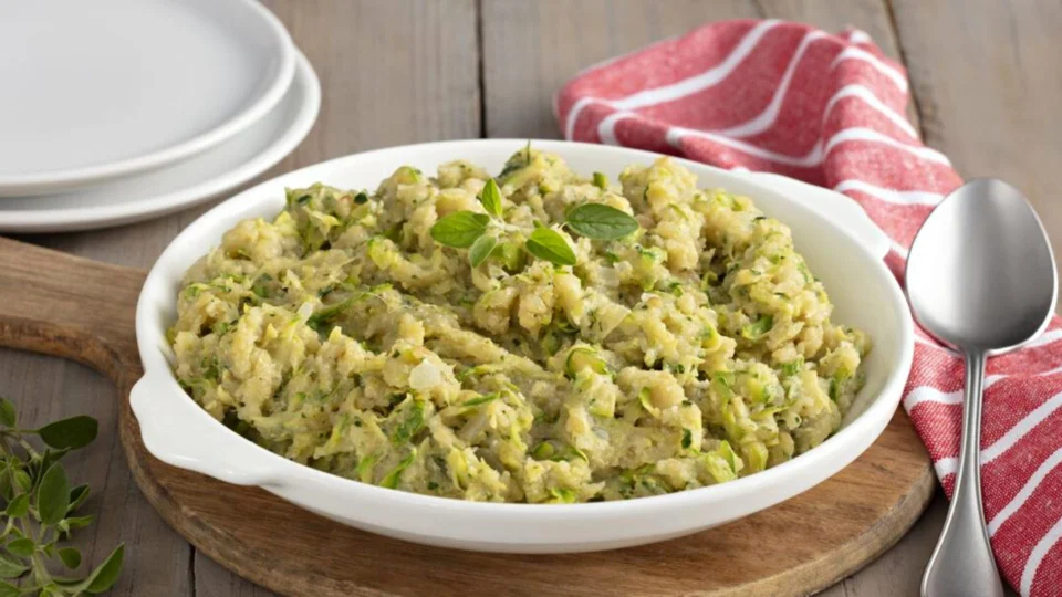 RECEITA FÁCIL: aprenda a fazer farofa úmida de abobrinha