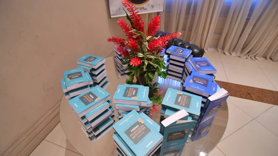 Aleam lança 3ª edição do livro Prêmio Professor Inovador dia 25 de abril