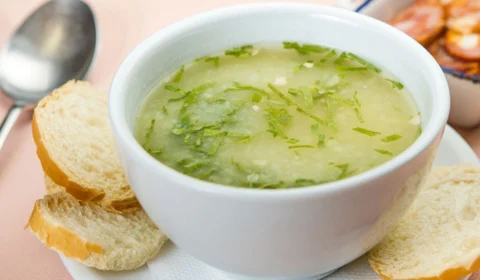 RECEITA FÁCIL: aprenda a fazer caldo verde simples