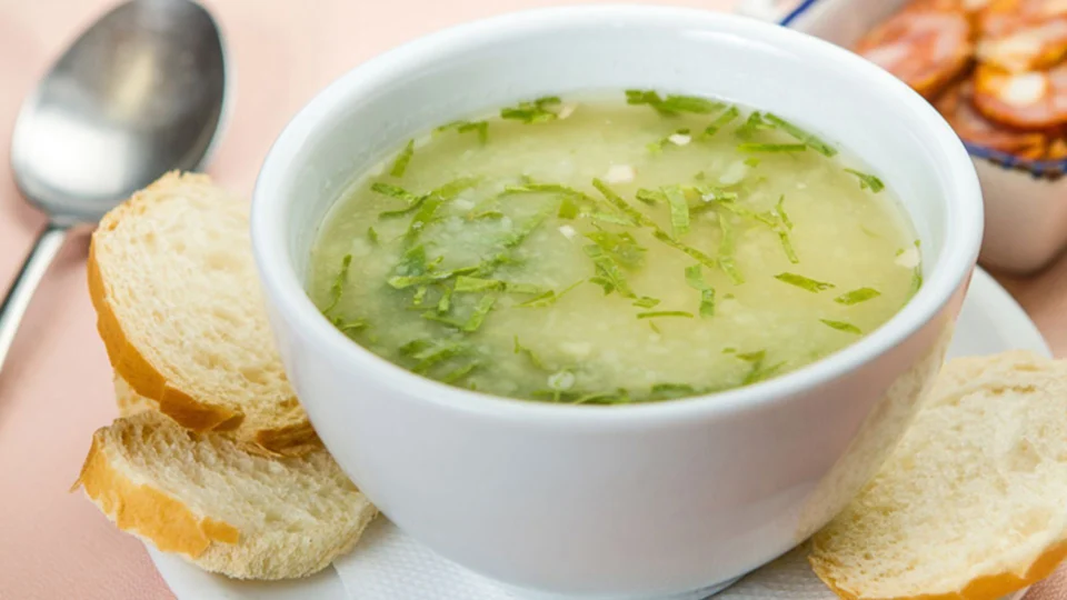 RECEITA FÁCIL: aprenda a fazer caldo verde simples