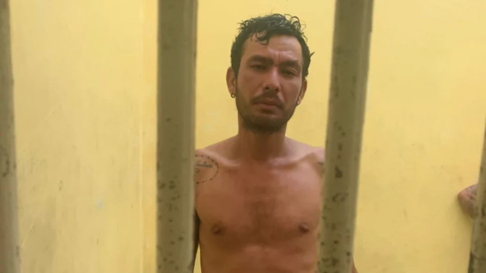 Homem tenta matar companheira a facadas por suposta traição em Manaus