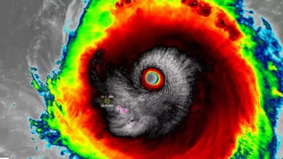 Japão entra em alerta após anúncio de aproximação do supertufão Hinnamnor