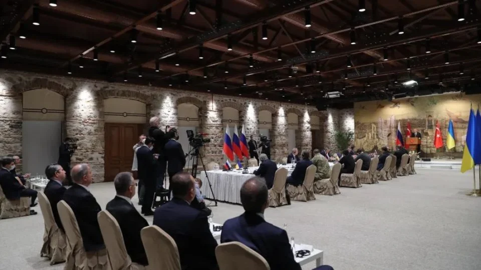 Líder russo diz que acordos de paz com a Ucrânia não avançaram para uma reunião entre Putin e Zelensky